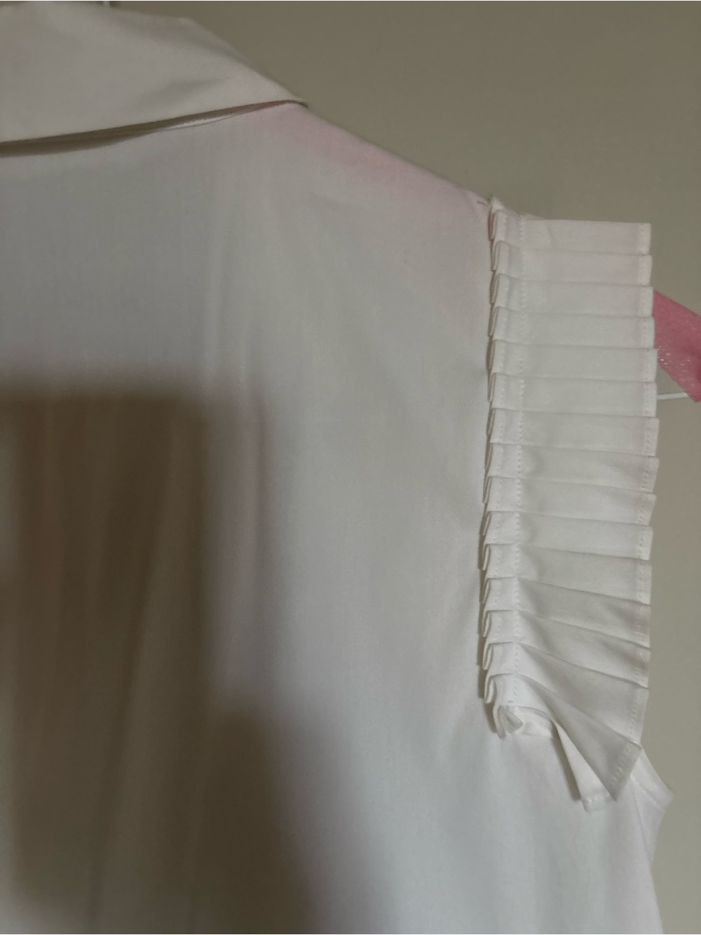 RIANI- size 4 US Sleeveless White Pleated Trim Tie-Front Blouse - Picture 6 of 17